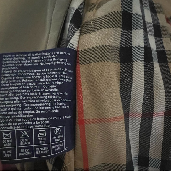 Vintage Burberry Trench with garment bag - UK Sz. 54 Reg. - Picture 16 of 17